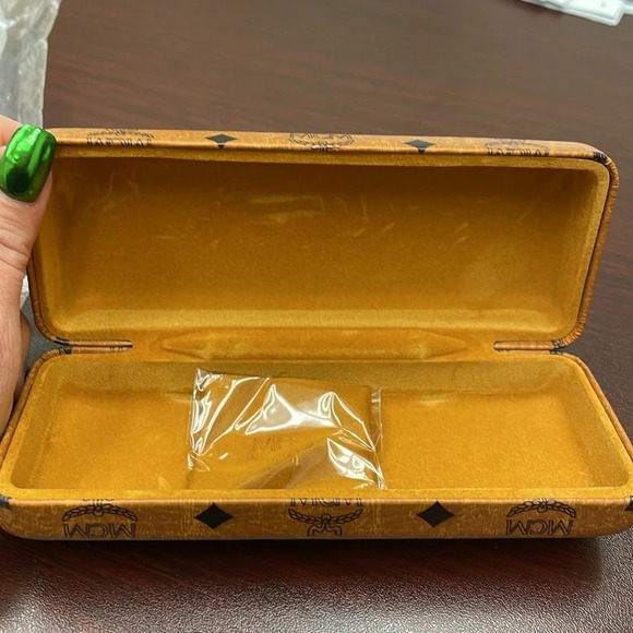 MCM blue cat eye ladies sunglasses - Picture 3 of 6